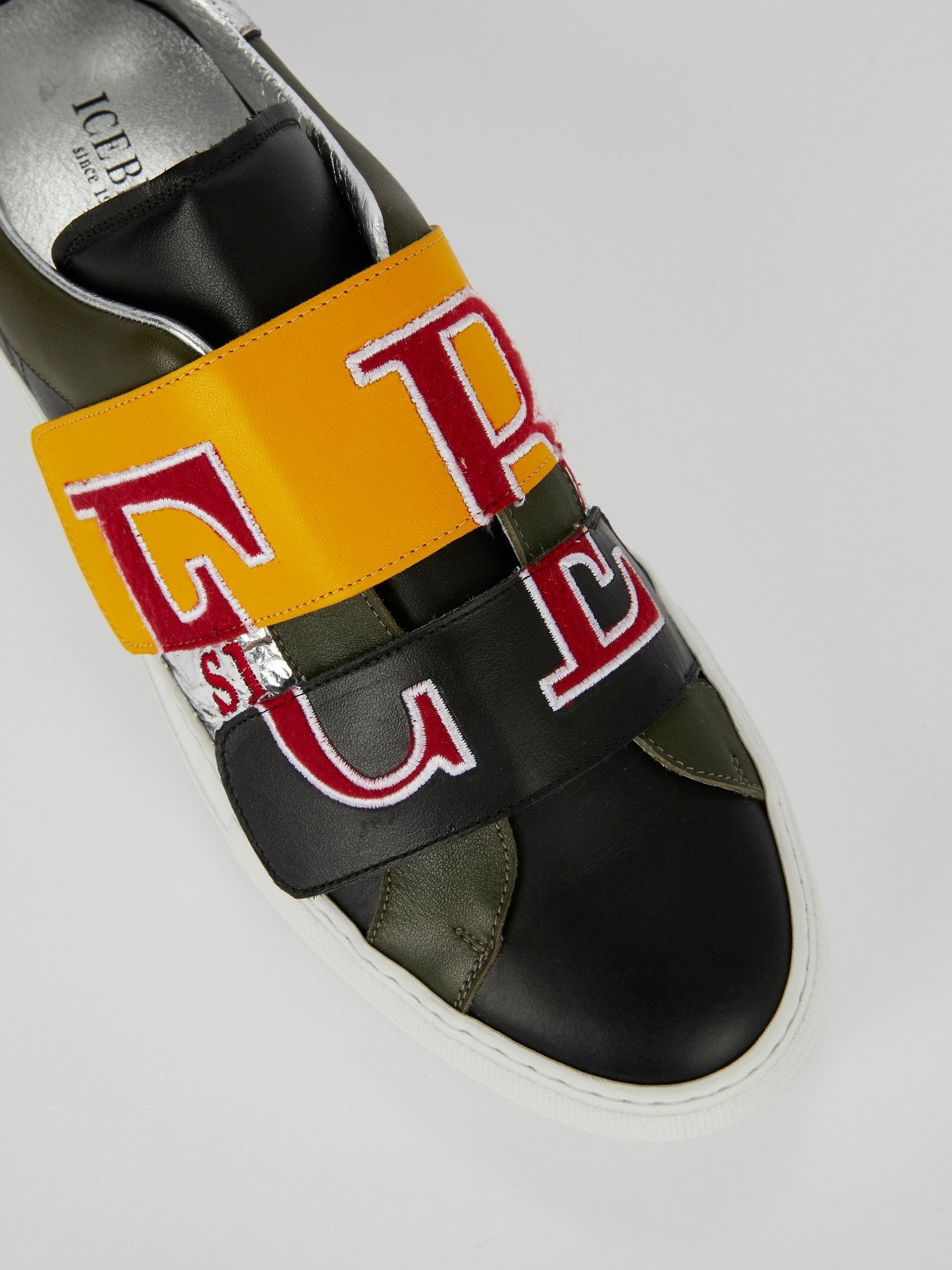 Кроссовки со вставками с металлическим эффектом