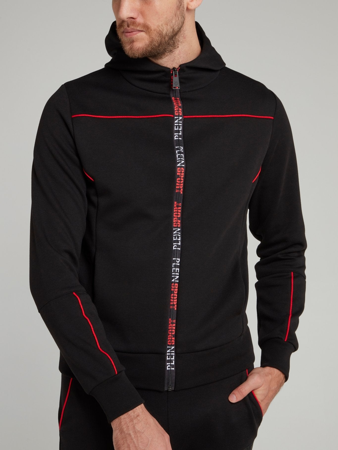 Черная толстовка с капюшоном и изображением тигра на спине