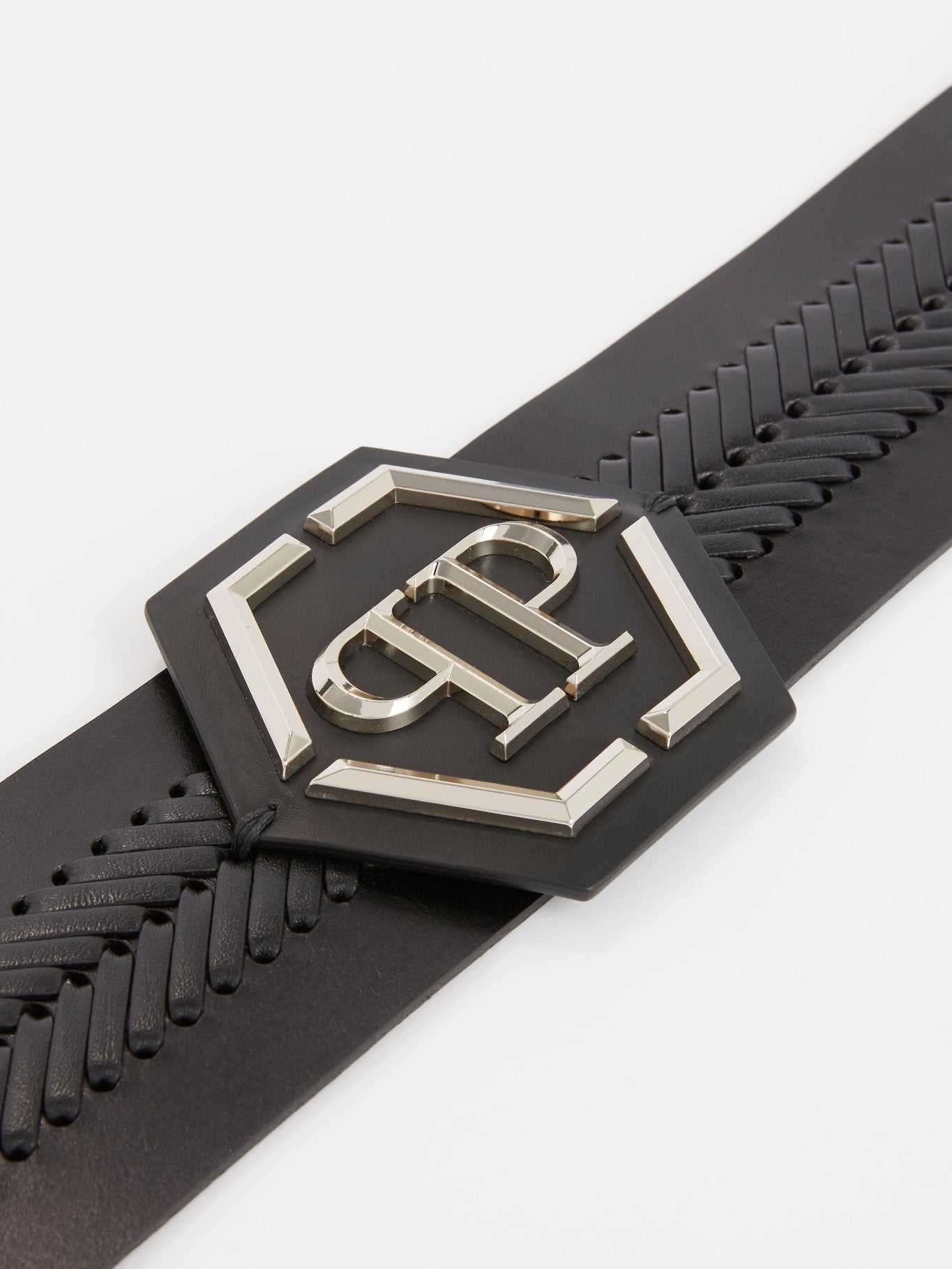 Черный плетеный ремень с логотипом