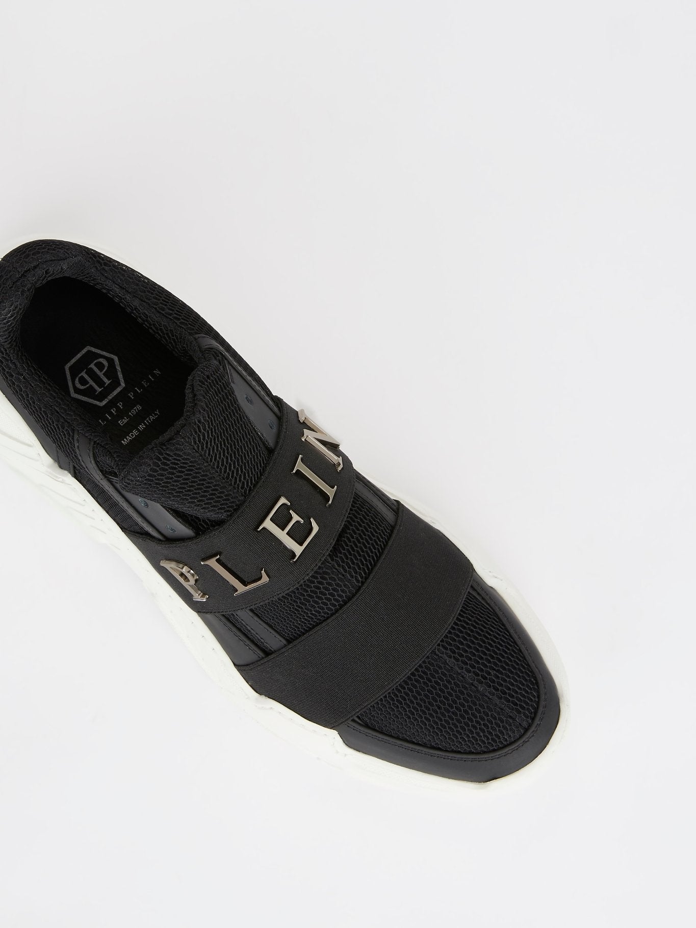 Черные дышащие кроссовки из кожи на резинке