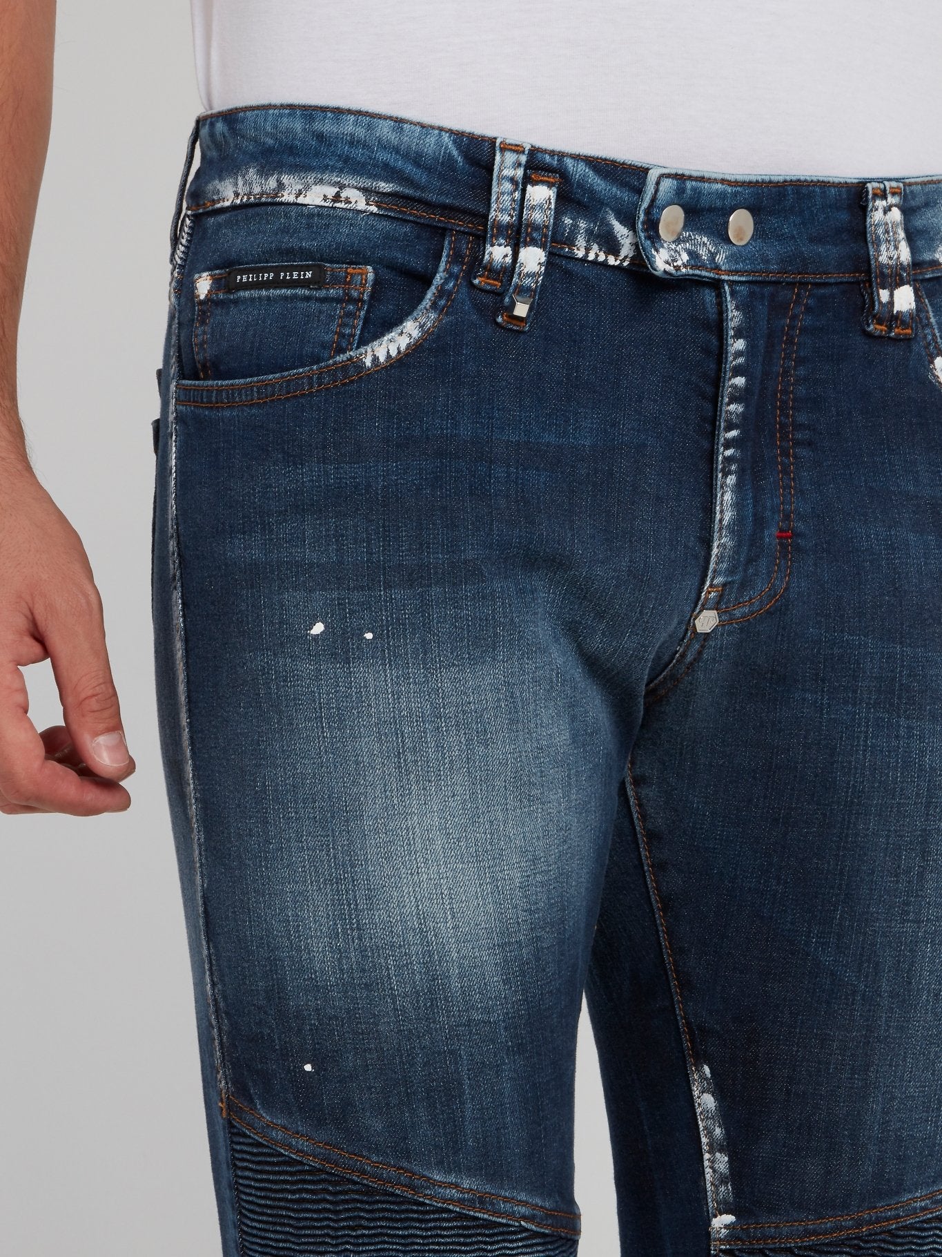 Темно-синие узкие джинсы с рваной отделкой