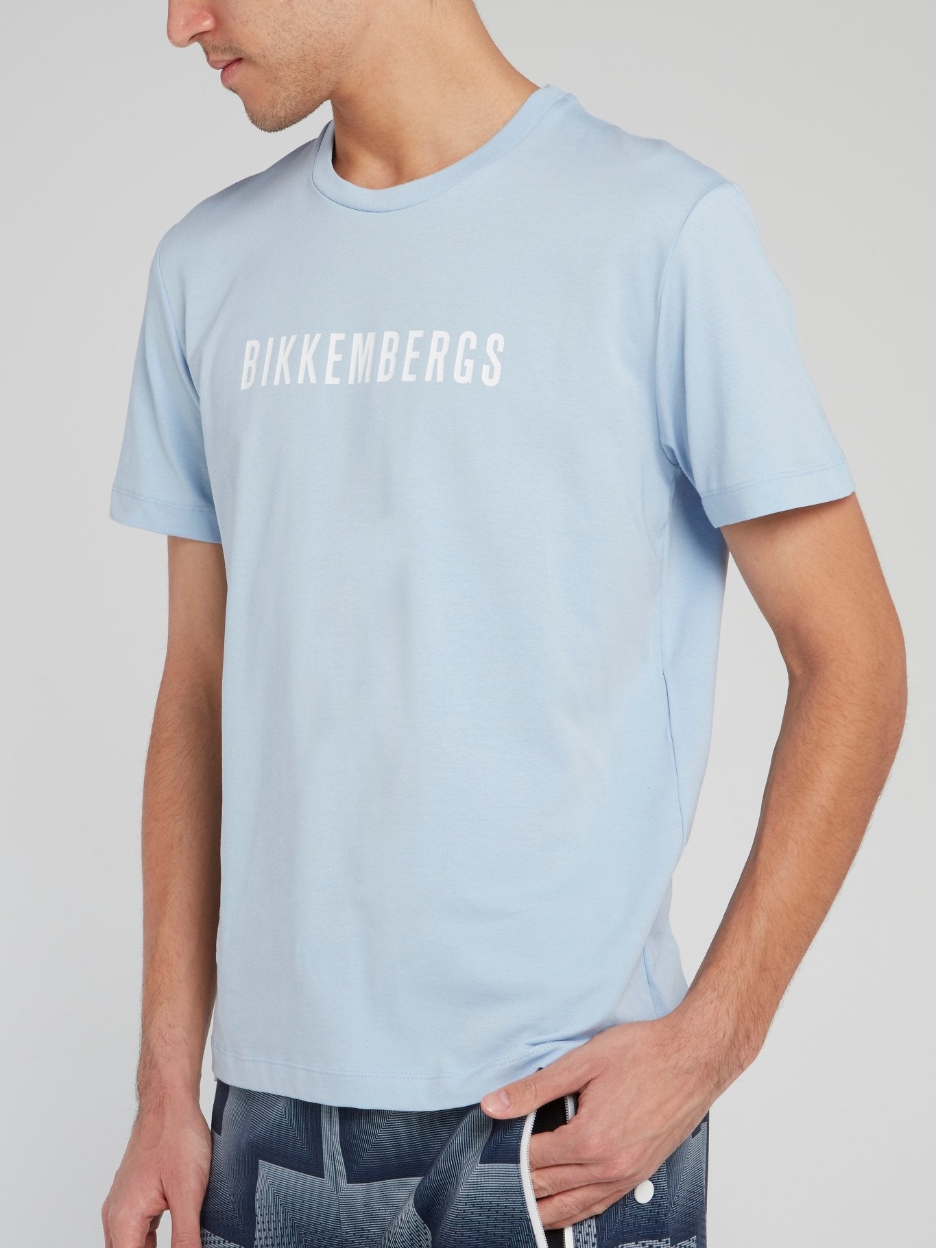 Голубая хлопковая футболка с логотипом