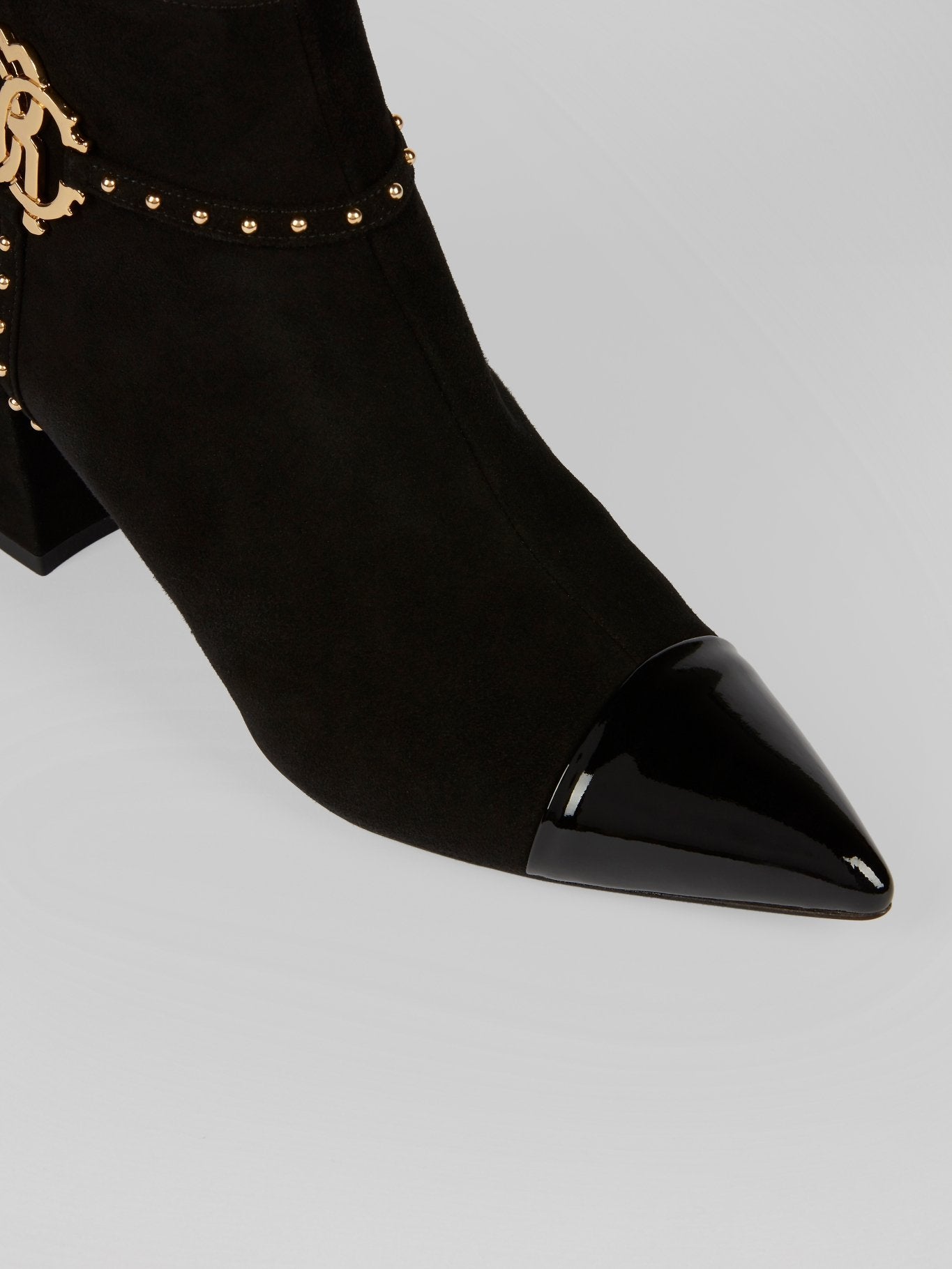 Черные кожаные полусапожки с монограммой