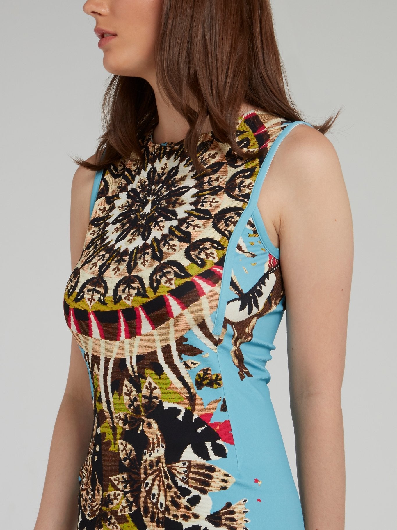 Голубое платье-футляр с принтом и молнией на спине