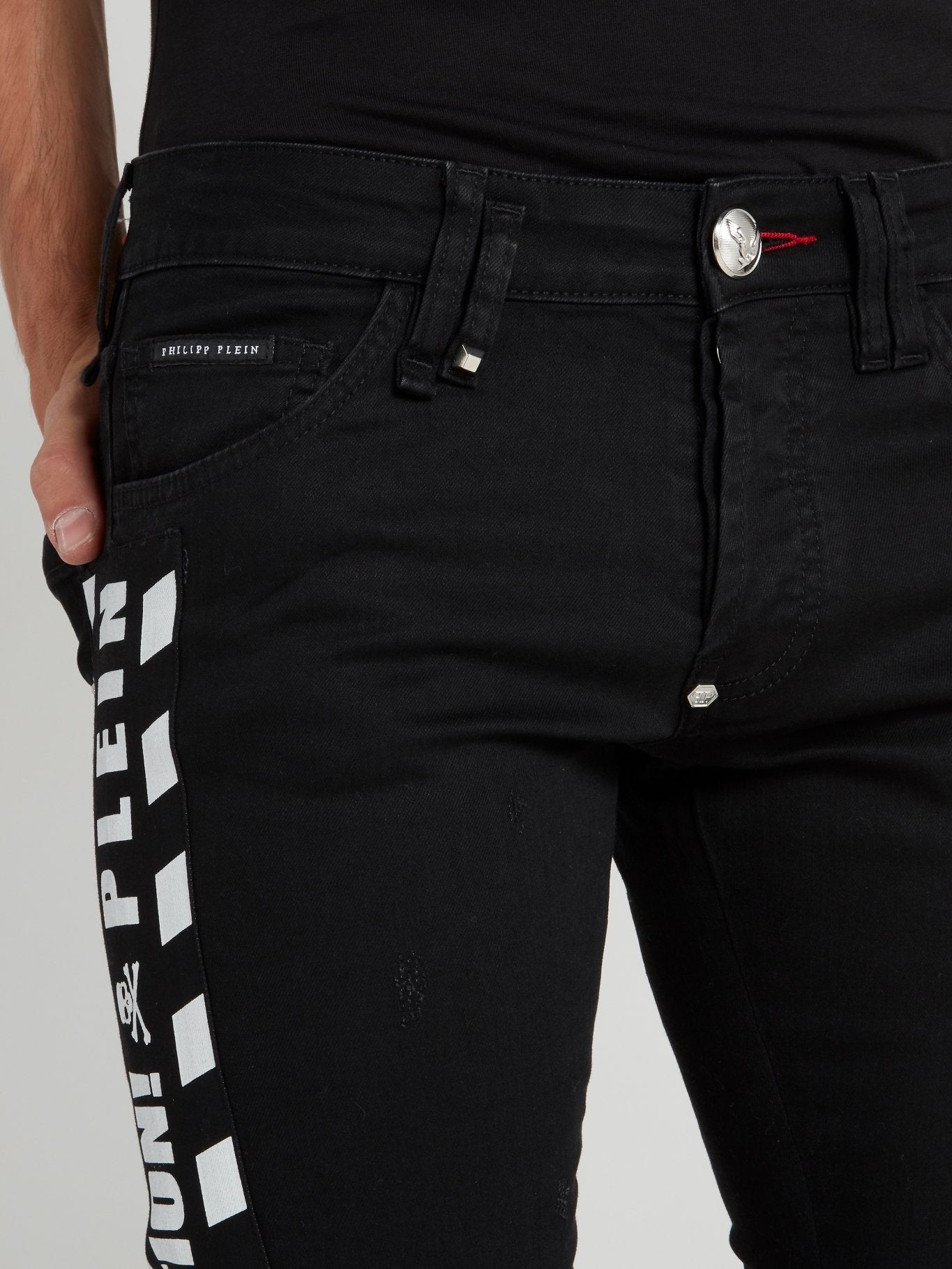 Черные джинсы скинни с надписями