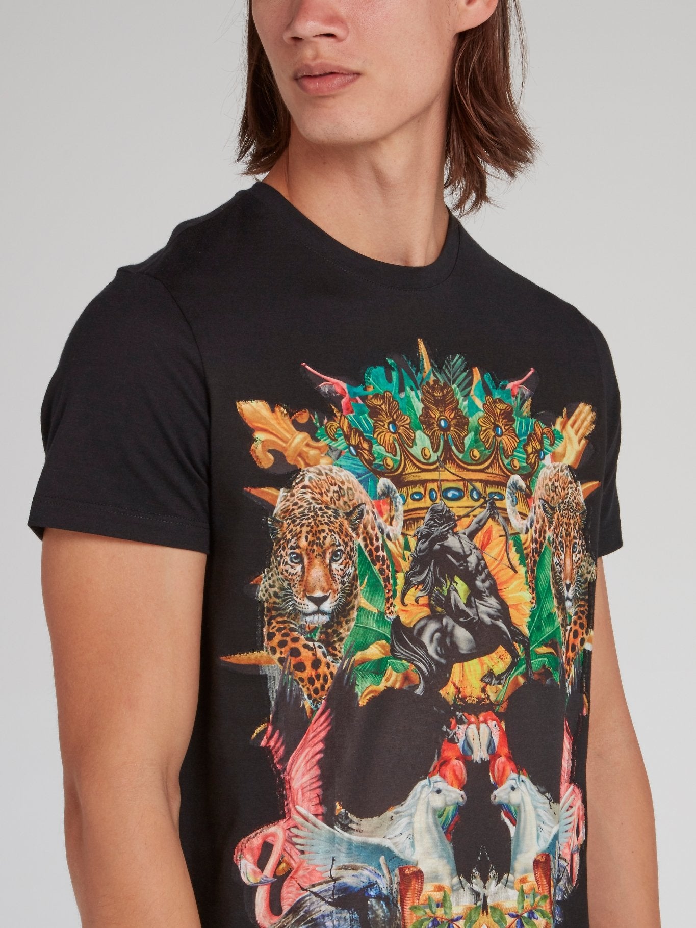 Черная футболка с черепом и абстракцией