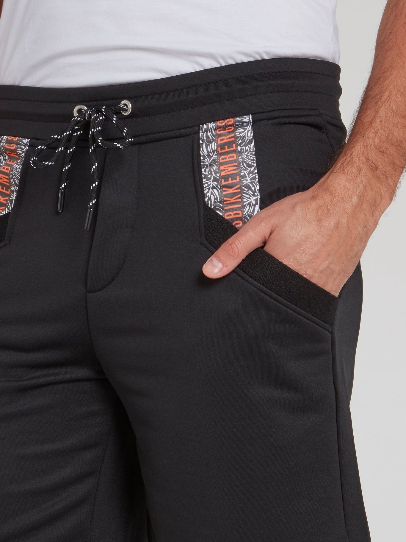 Черные хлопковые шорты с логотипом на карманах