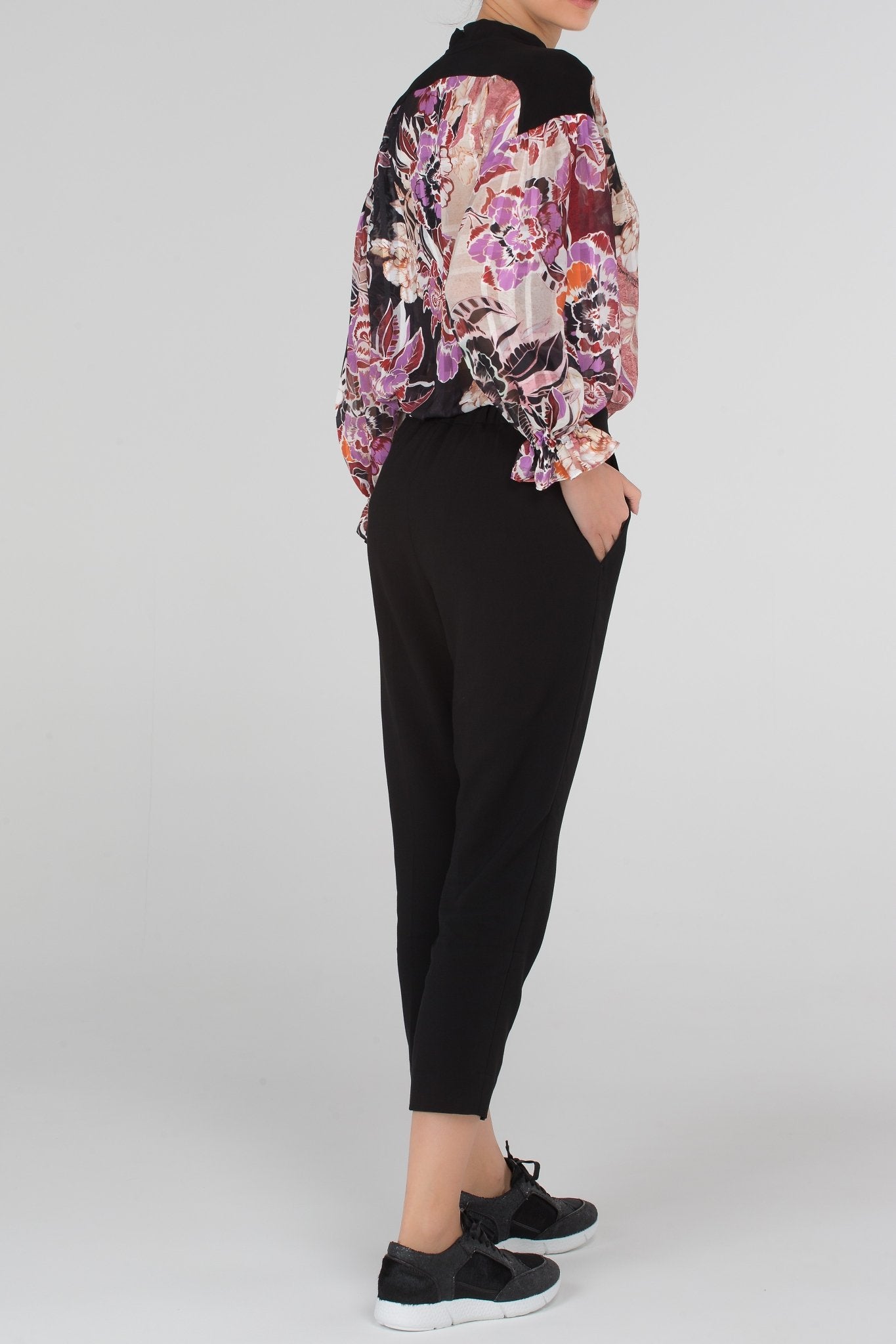 Черные зауженные укороченные брюки