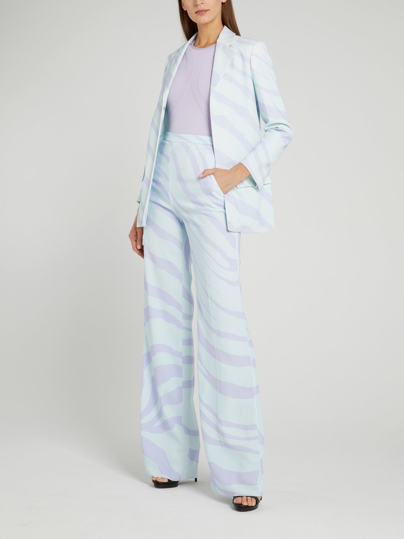 Голубые брюки палаццо с анималистическим принтом