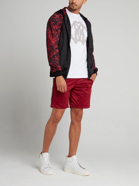 Красные спортивные шорты с лампасами