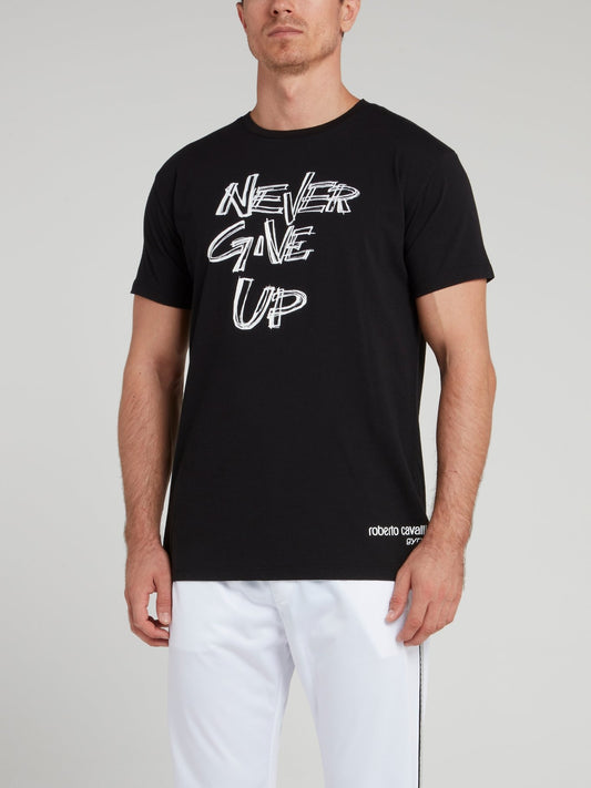 Черная футболка с круглым вырезом и надписями