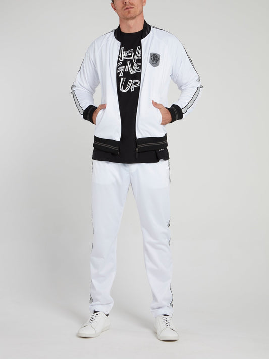 Черная футболка с круглым вырезом и надписями