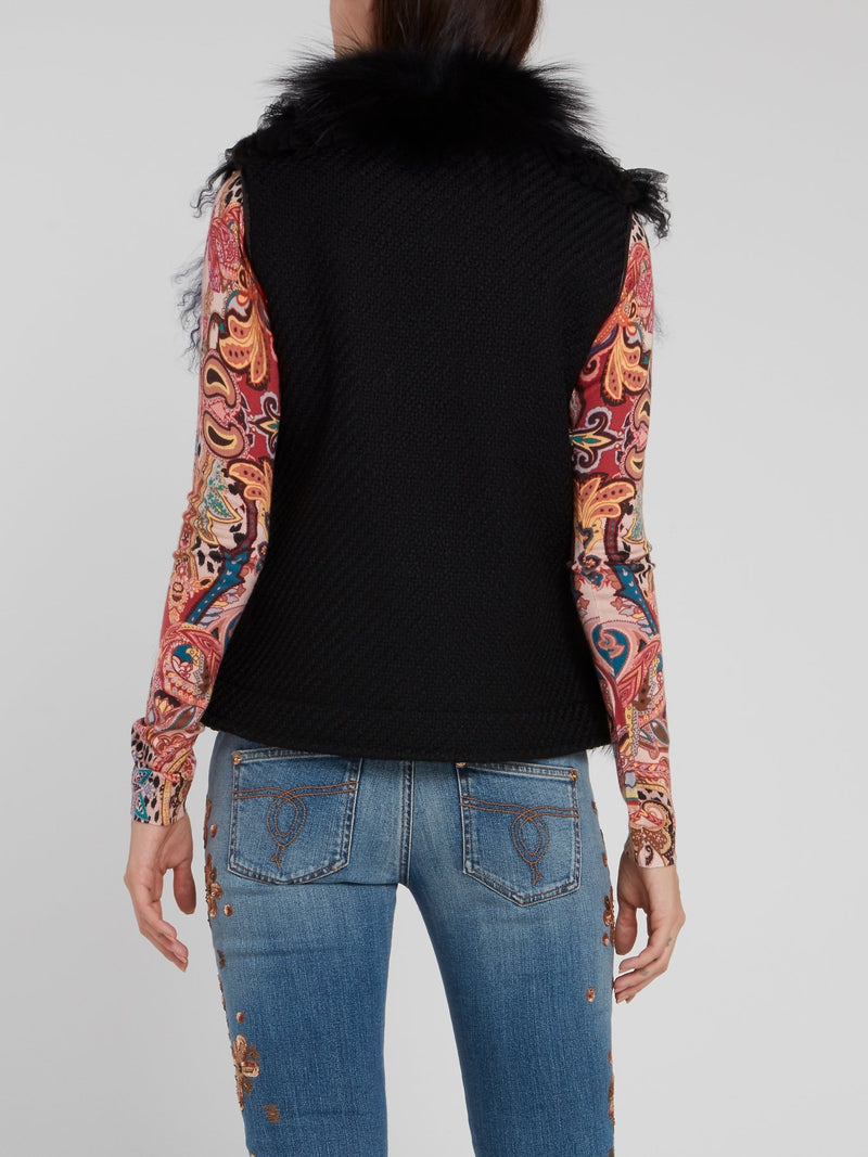 Черный жилет с меховой отделкой спереди