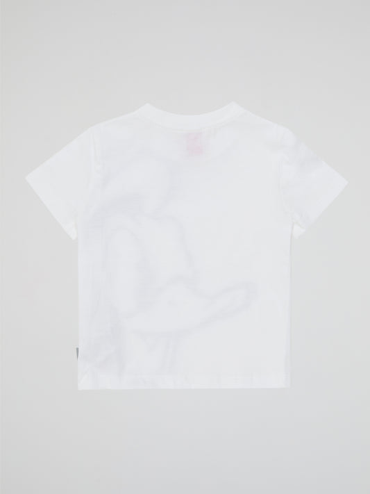 Introducing the coolest tee in town: the White Donald Duck T-Shirt (Kids)Iceberg! This whimsical masterpiece combines the iconic charm of our feathered friend with an ice-cold twist. Crafted with high-quality materials, this tee guarantees style and comfort while making your little one the undisputed star of the playgroup. Let them rock this adorable icy Donald Duck design and watch their imagination take flight!