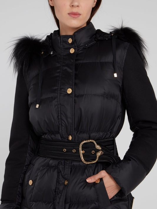 Черный пуховик с мехом на капюшоне
