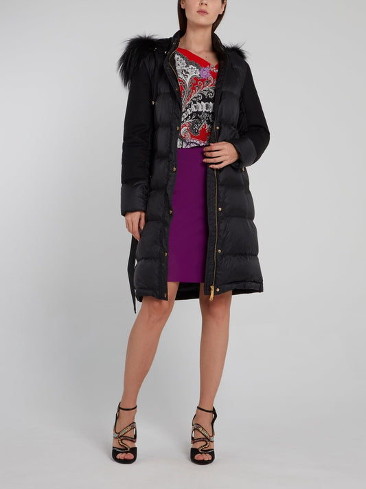 Черный пуховик с мехом на капюшоне