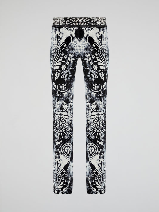 Elevate your wardrobe with our Roberto Cavalli Printed Skinny Trousers, designed to make a bold fashion statement. Crafted from luxurious fabrics and featuring a vibrant print, these trousers are the perfect combination of style and comfort. Whether you're heading to the office or a night out on the town, these trousers will ensure all eyes are on you.