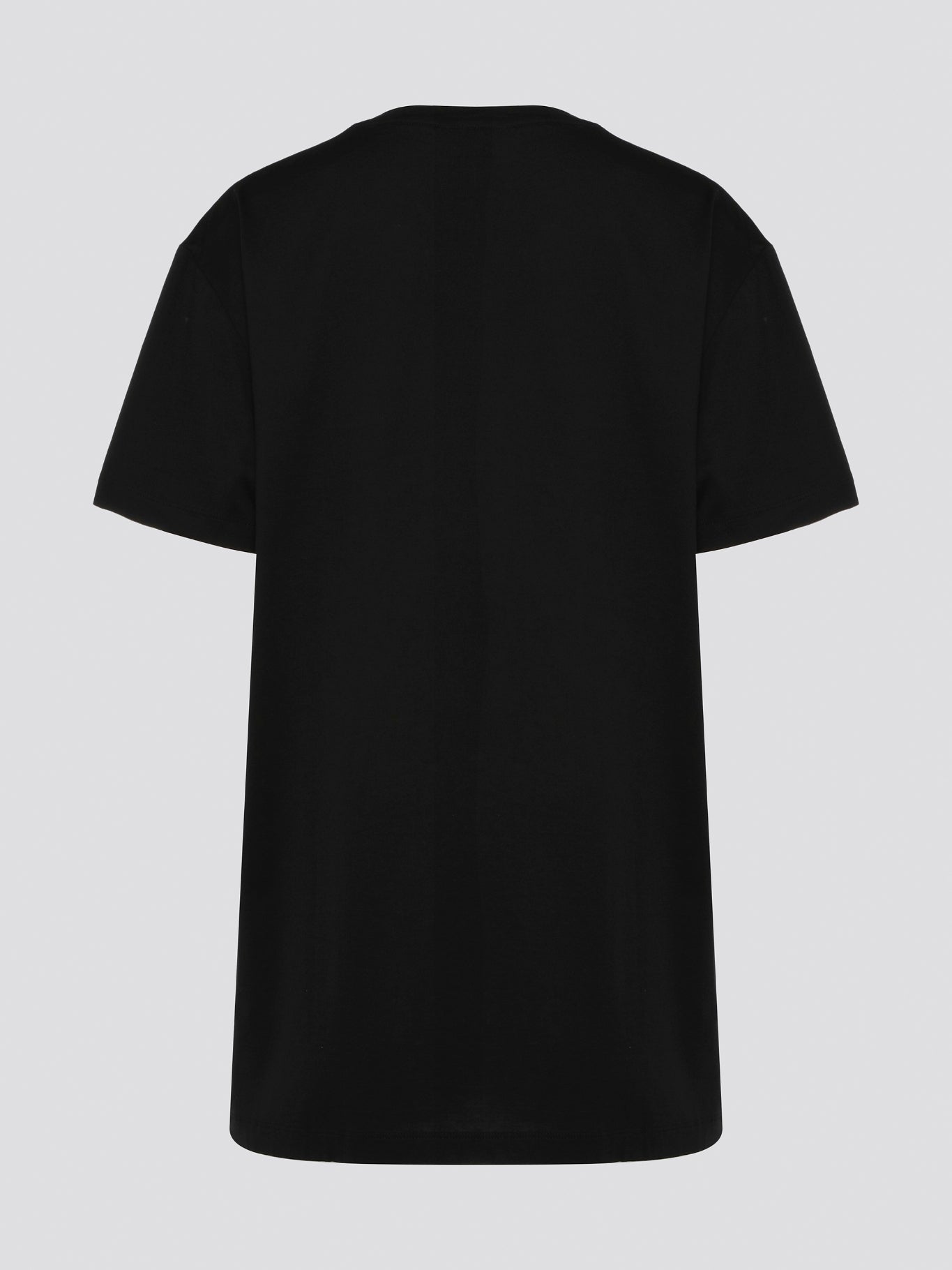 Step up your streetwear game with this Roberto Cavalli Black Logo Print Oversized T-Shirt. Emblazoned with the brand's iconic logo in a bold graphic print, this tee is sure to make a statement wherever you go. The oversized fit adds a touch of urban edge, perfect for pairing with your favorite jeans or joggers for a stylish yet comfortable look.