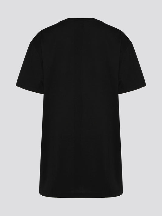 Step up your streetwear game with this Roberto Cavalli Black Logo Print Oversized T-Shirt. Emblazoned with the brand's iconic logo in a bold graphic print, this tee is sure to make a statement wherever you go. The oversized fit adds a touch of urban edge, perfect for pairing with your favorite jeans or joggers for a stylish yet comfortable look.