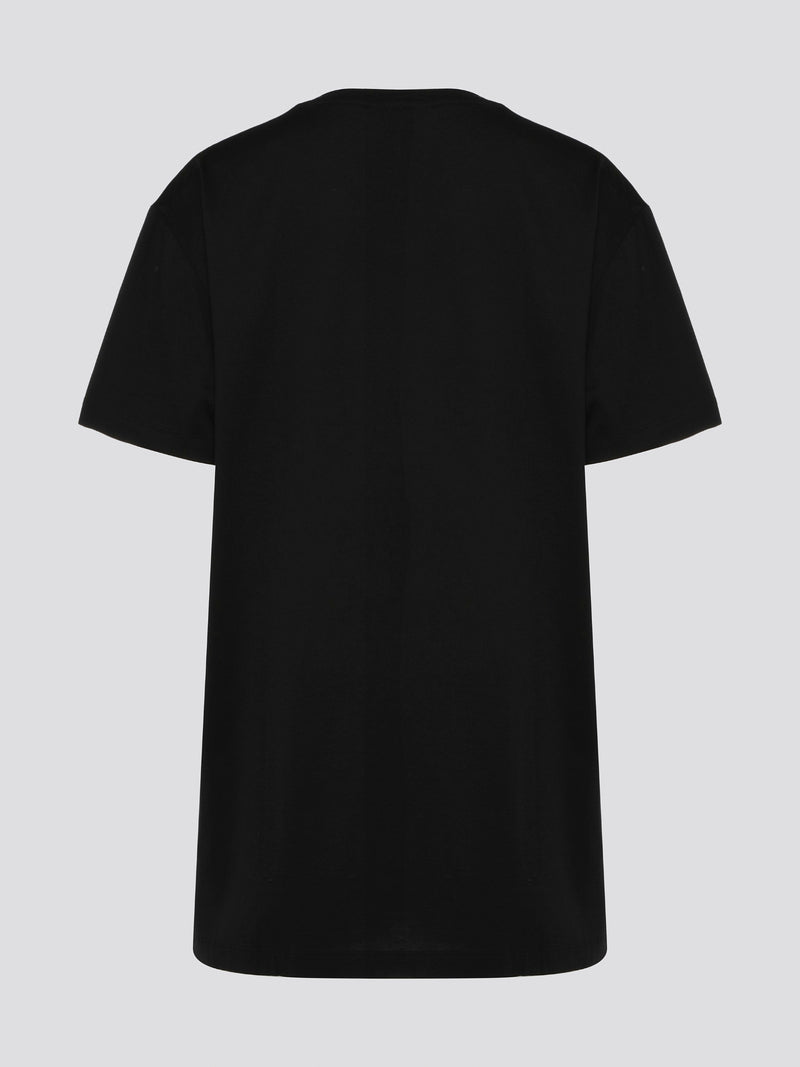 Step up your streetwear game with this Roberto Cavalli Black Logo Print Oversized T-Shirt. Emblazoned with the brand's iconic logo in a bold graphic print, this tee is sure to make a statement wherever you go. The oversized fit adds a touch of urban edge, perfect for pairing with your favorite jeans or joggers for a stylish yet comfortable look.