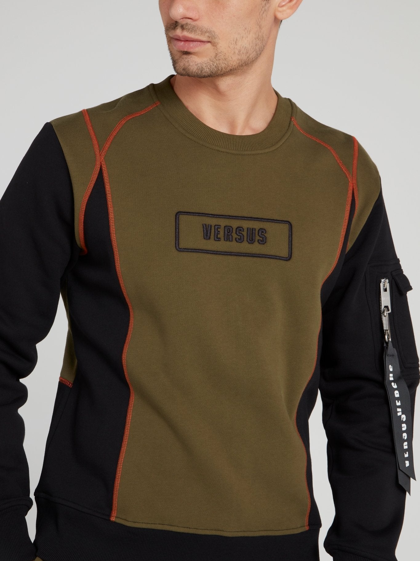 Черный хлопковый свитшот с оливковыми вставками и логотипом