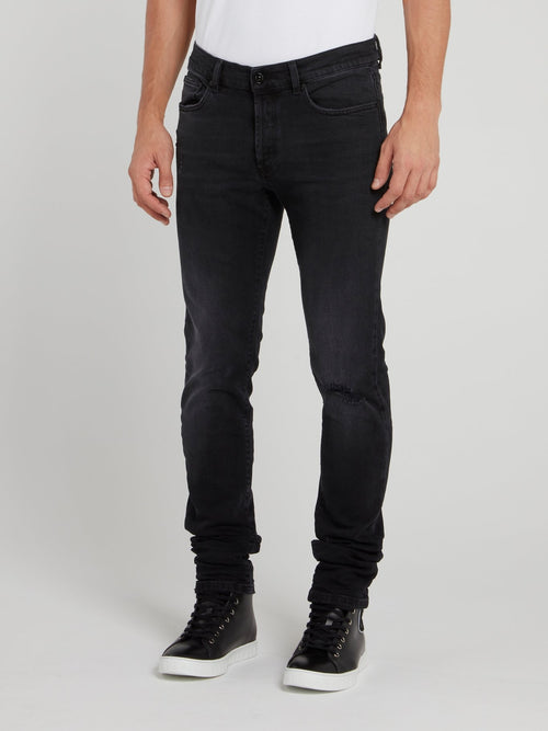 Выбеленные джинсы с рваной отделкой