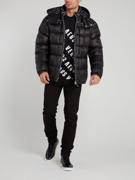 Черная футболка с логотипом