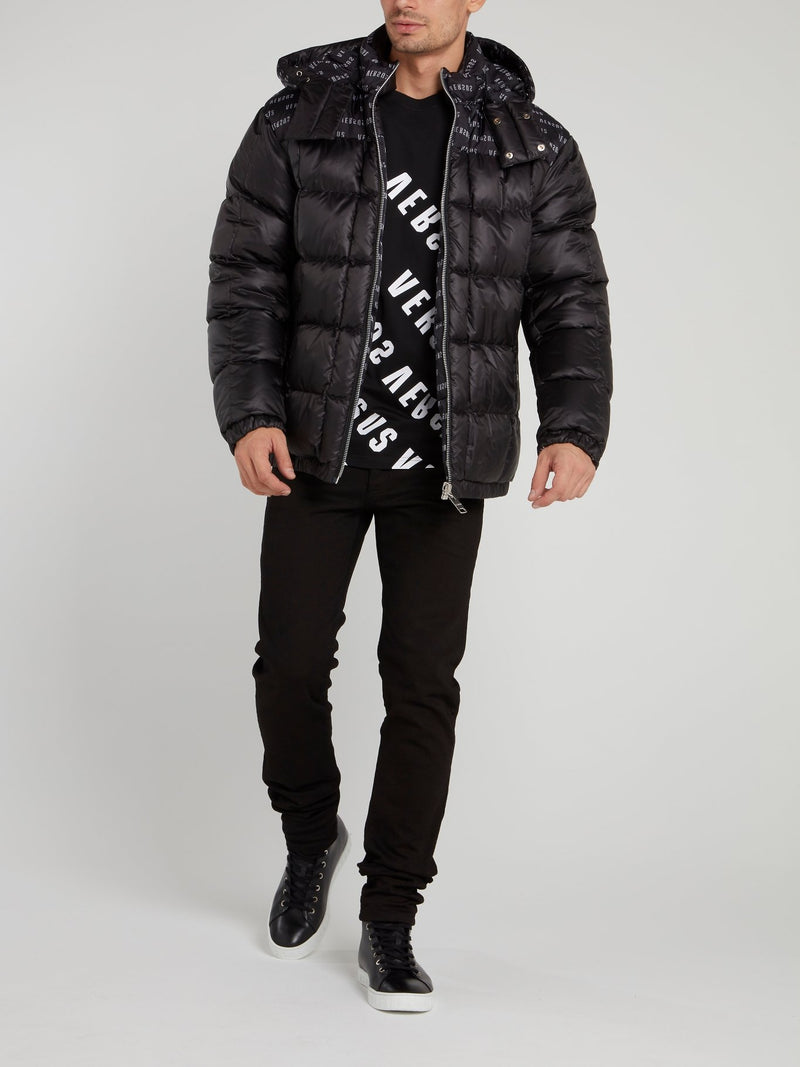 Черная футболка с логотипом