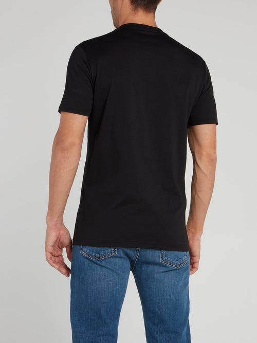 Черная футболка с абстрактным принтом