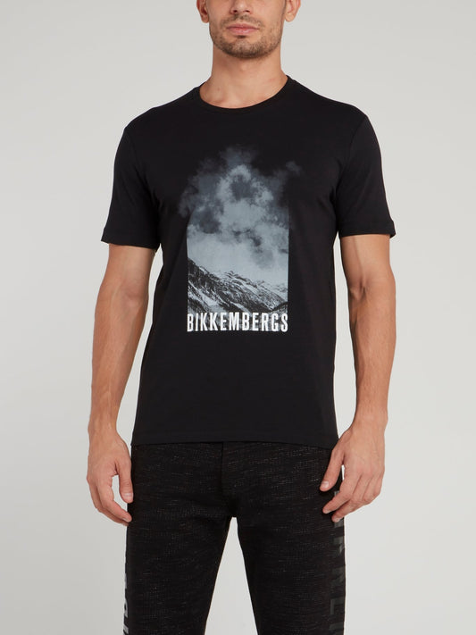 Черная футболка с графическим принтом