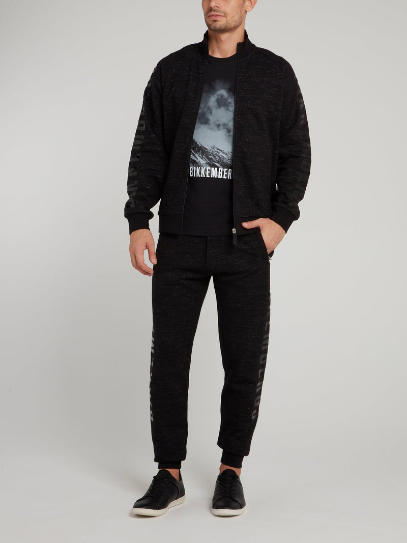 Черная футболка с графическим принтом