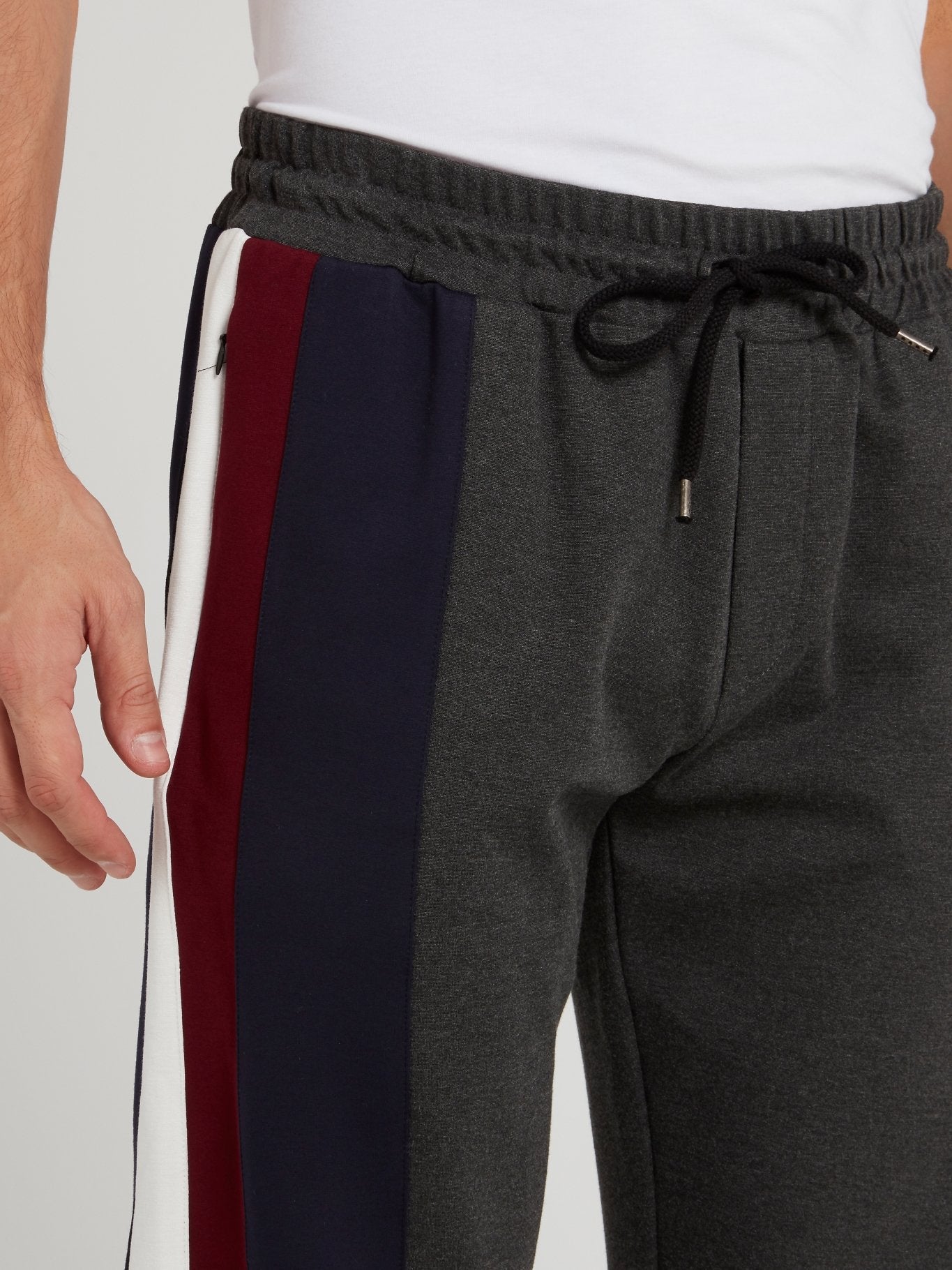 Серые брюки в стиле колор-блок