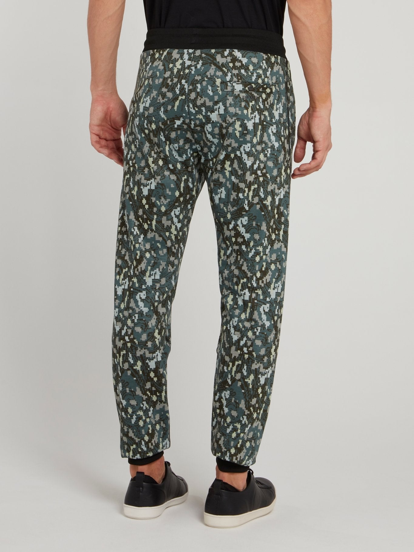 Зеленые брюки из флиса с камуфляжным принтом