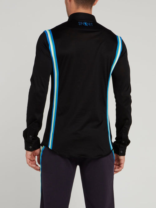 Черная рубашка с полосками на плечах