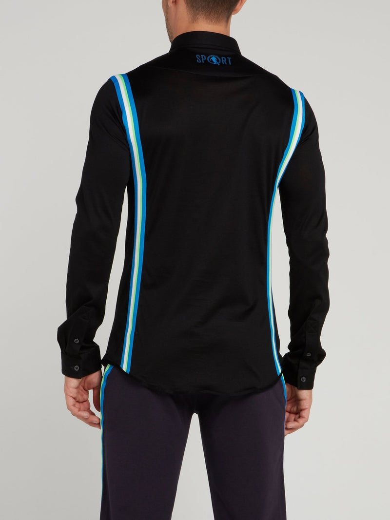 Черная рубашка с полосками на плечах