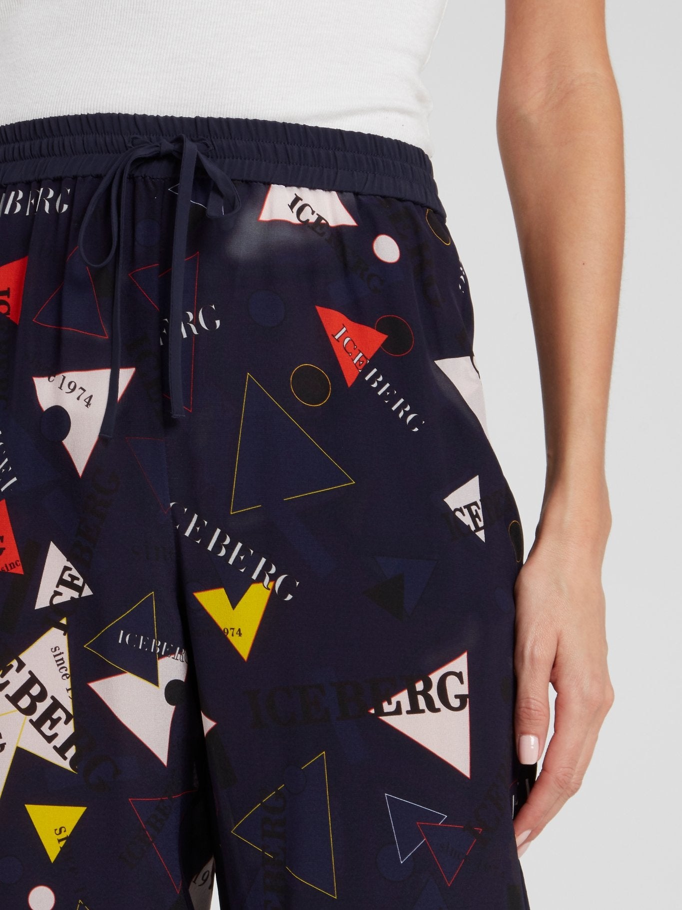 Темно-синие расклешенные капри