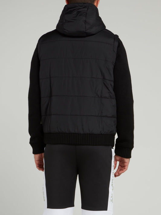 Черная стеганая куртка с тканевыми рукавами