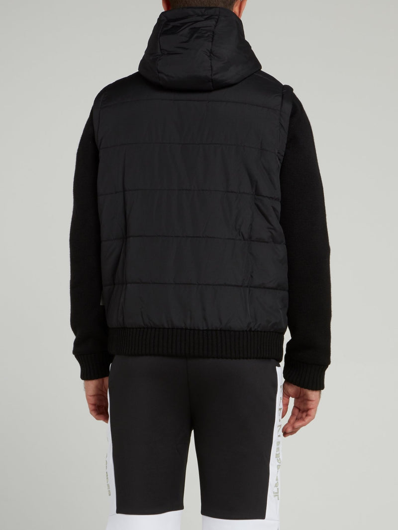 Черная стеганая куртка с тканевыми рукавами