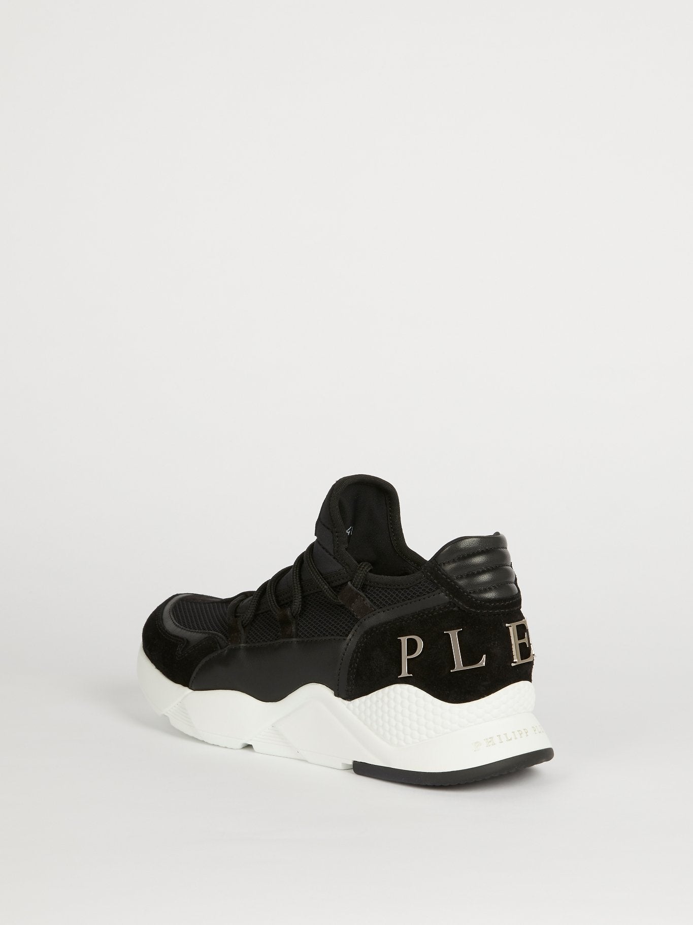 Классические черные кроссовки