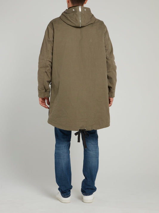 Длинная коричневая спортивная куртка