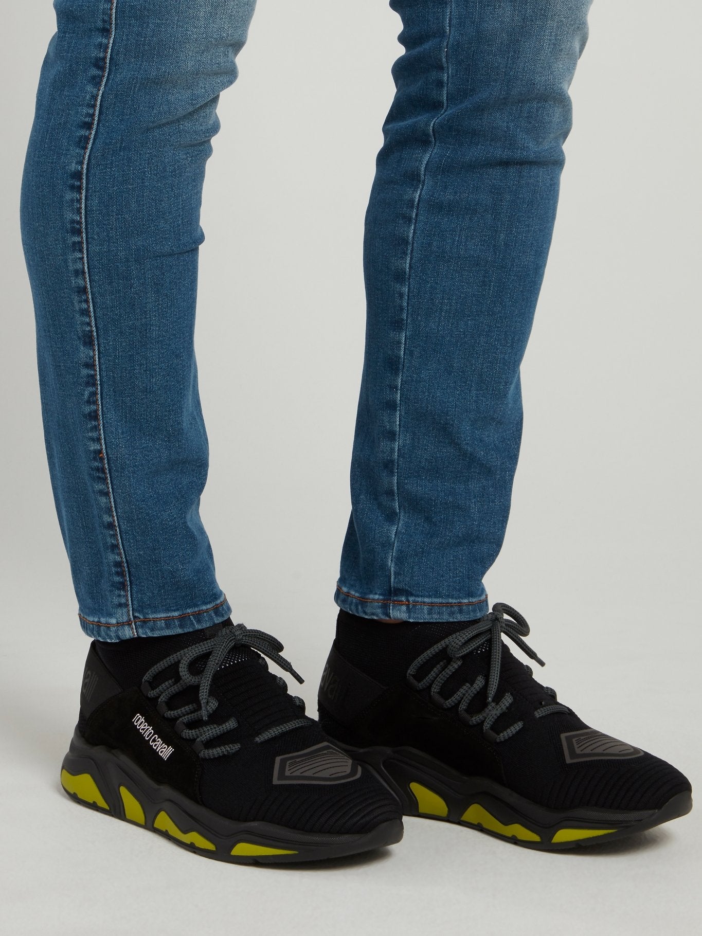 Черные низкие кроссовки на шнуровке