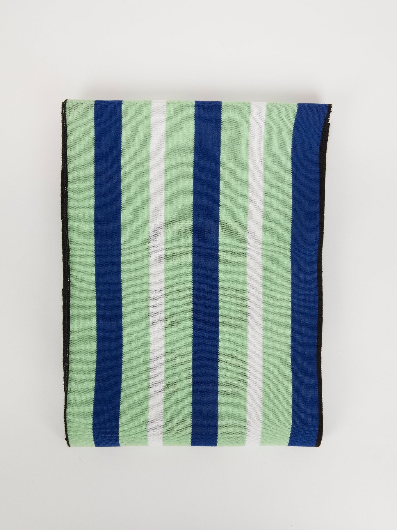 Шарф с узором шеврон и бахромой