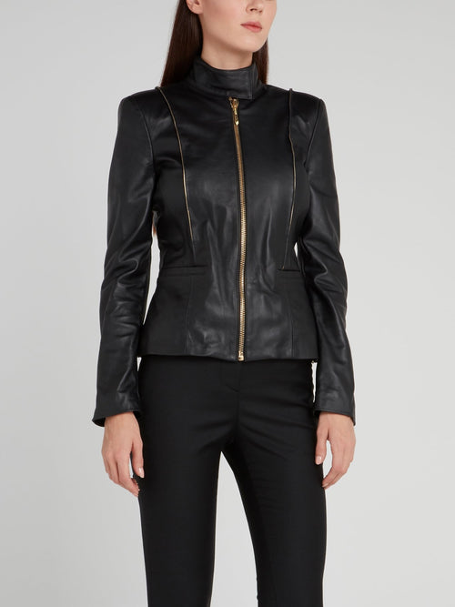 Черная кожаная куртка с застежкой на воротнике