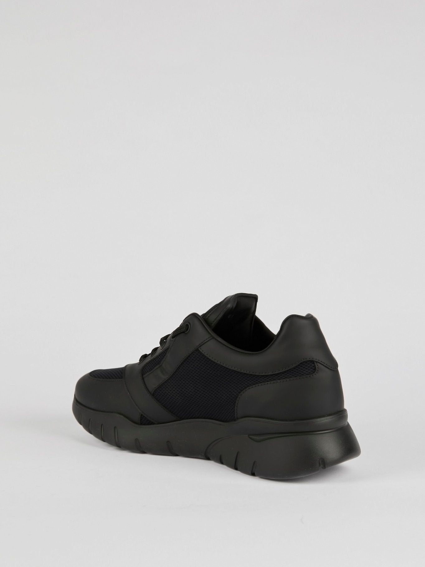 Черные массивные кроссовки с черепом