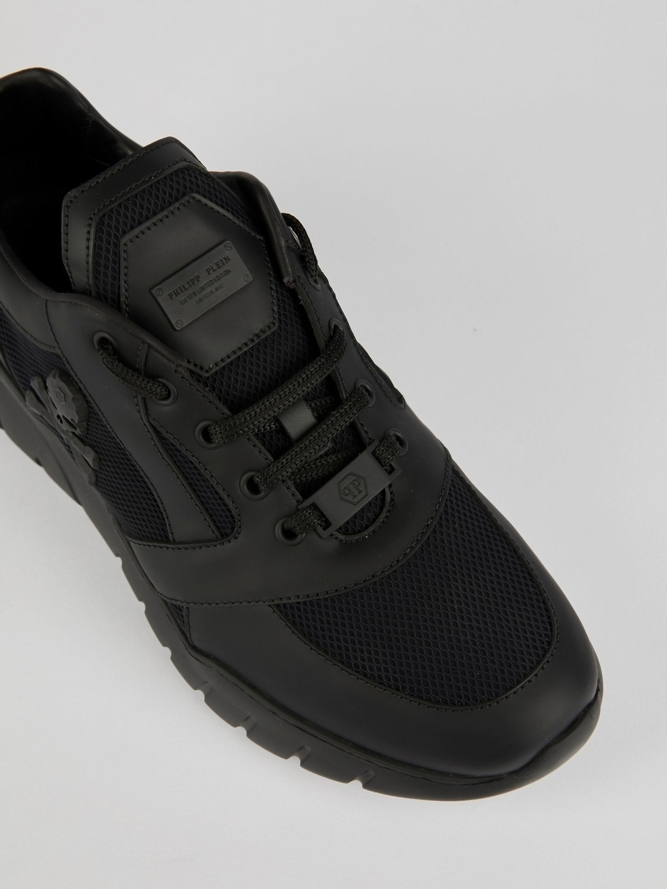 Черные массивные кроссовки с черепом