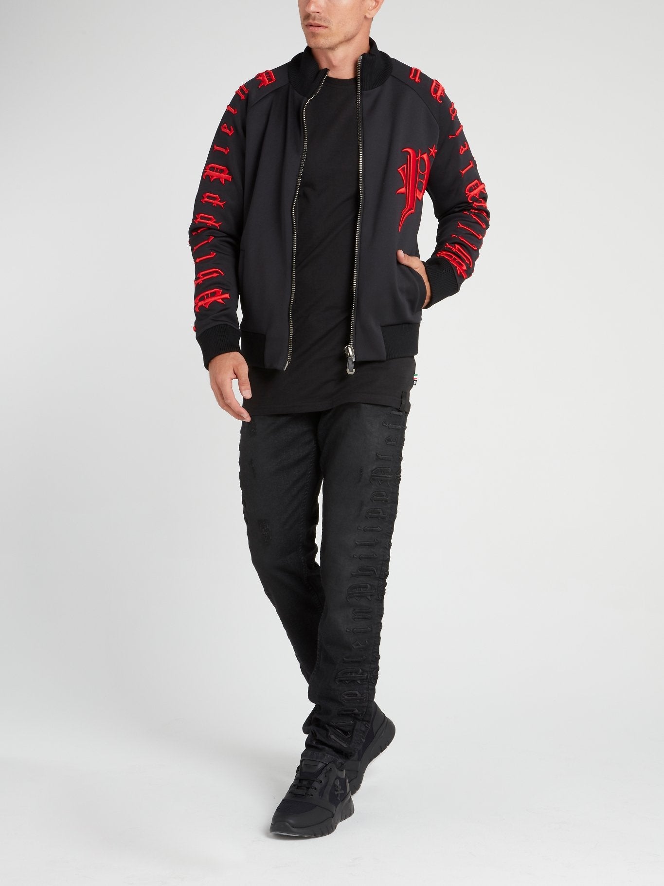 Черные джинсы с вышитым логотипом