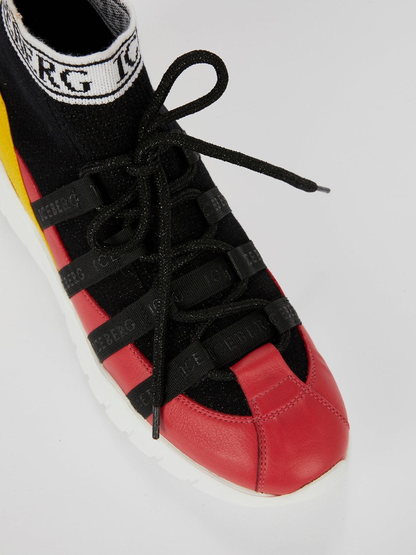 Кроссовки на платформе с блестящей вставкой