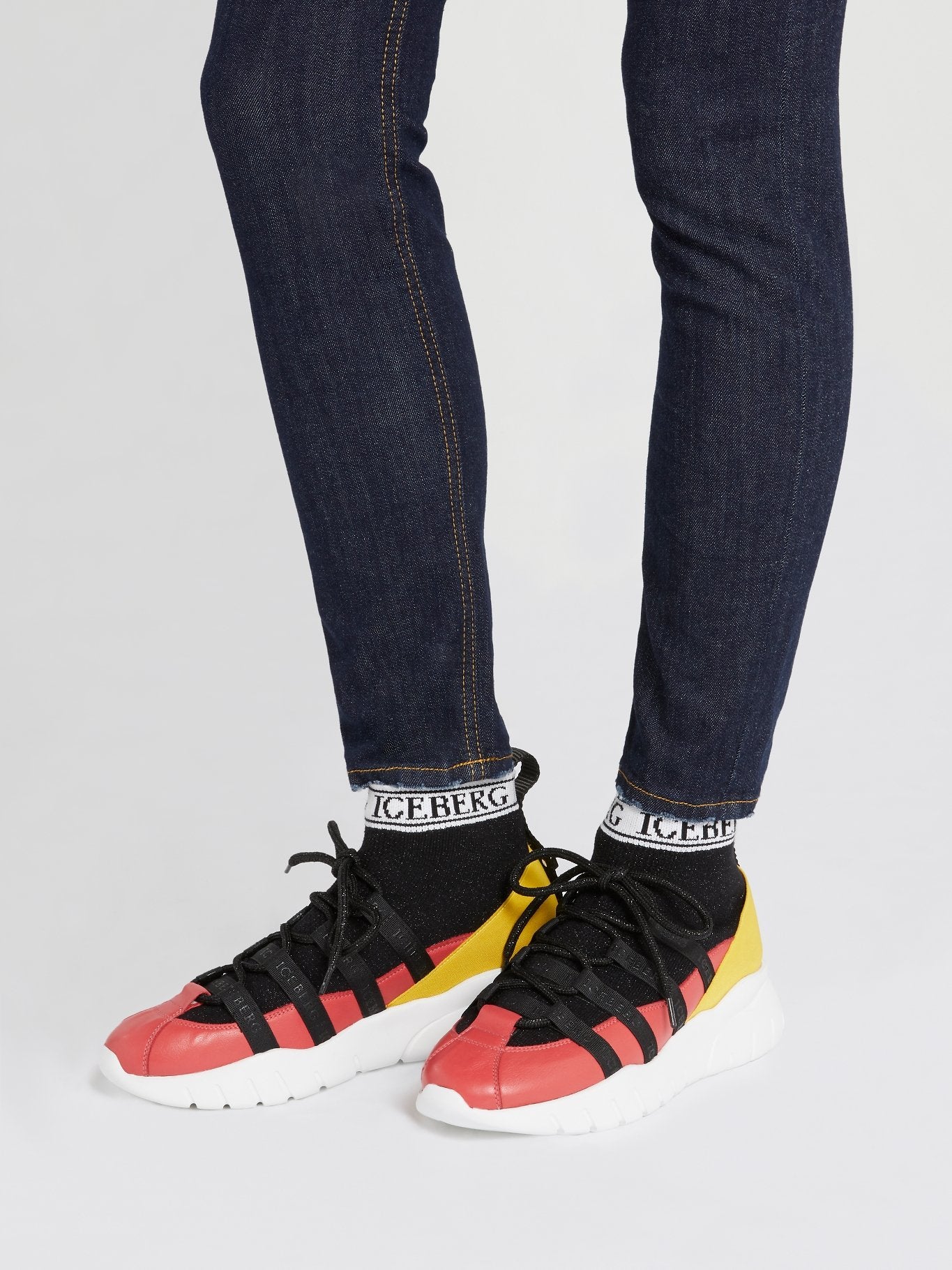 Кроссовки на платформе с блестящей вставкой