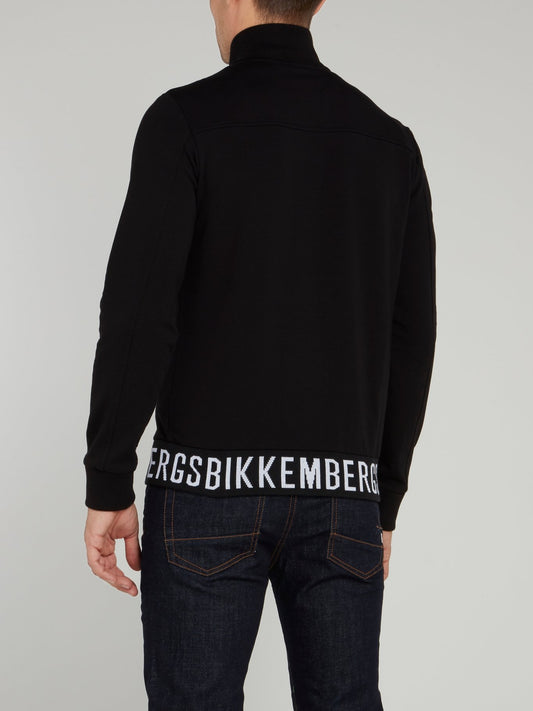 Черная куртка с высоким воротником