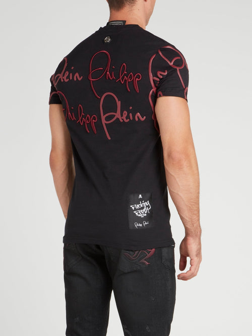 Черная футболка с круглым вырезом и логотипом